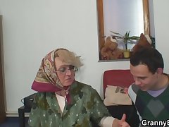 Lonely elderly grandma pleases an young guy